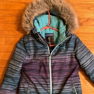 Girls Under Armor winter jacket. Size medium. Good condition. Very warm.